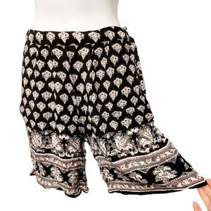 2/$20 Bluenotes black & white Indian style pattern summer pants